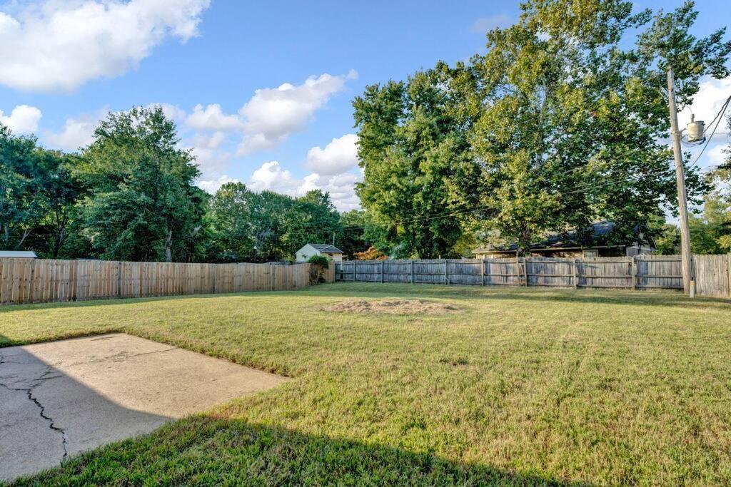 Glamorous 3Br 2Ba House W/ Large Fenced Backyard Memphis Exterior photo